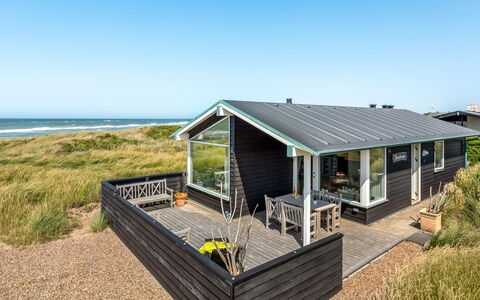Zina - 50M from the Sea: Maison, Domicile, Toit, Chalet, Biens, Aménagement Paysager, Batiments Jardin, Siding, Ferme