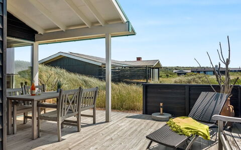 Zina - 50M from the Sea: Maison, Domicile, Toit, Chalet, Biens, Aménagement Paysager, Batiments Jardin, Siding, Ferme