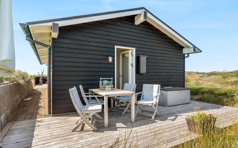 Zina - 50M from the Sea: Maison, Domicile, Toit, Chalet, Biens, Aménagement Paysager, Batiments Jardin, Siding, Ferme