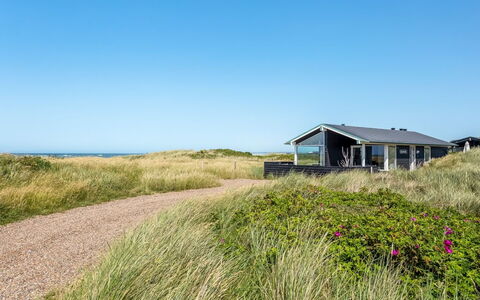 Zina - 50M from the Sea: Maison, Domicile, Toit, Chalet, Biens, Aménagement Paysager, Batiments Jardin, Siding, Ferme