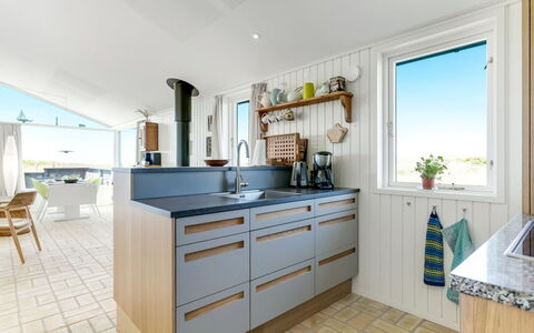 Zina - 50M from the Sea: Bois, Cuisine, Sol, Comptoir, Design Intérieur, Cabinetry, Sol, Meubles, Appareil De Cuisine, Plafond