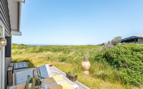 Zina - 50M from the Sea: Domicile, Lot Terre, Porche, Chalet, Biens, Balcon, Eco Hôtel, Villa, Cour, Mobilier De Jardin