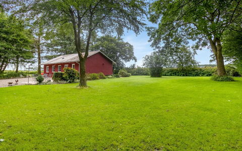 Saran - 30Km from the Sea: Bleu, Arbuste, Chalet, Couverture De Sol, Jardin, Biens, Ombre, Aménagement Paysager, Ferme, Eco Hôtel