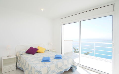 Prudenci: Chambre, Pièce, Meubles, Propriété, Lit, Drap De Lit, Cadre De Lit, Design Intérieur, Sol, Literie