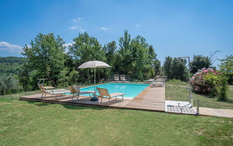 Casolare Torre With Pool And Ac: Piscine, Mobilier De Jardin, Recours, Ombre, Biens, Balancelle, Jardin, Eco Hôtel, Hacienda, Arrière-Cour