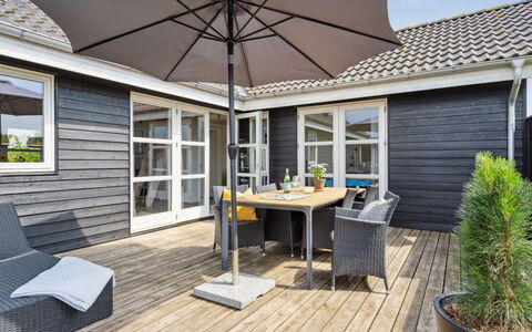 Hakan - 900M from the Sea: Herbe, Maison, Toit, Chalet, Domicile, Arbuste, Ferme, Lot Terre, Zone Rurale