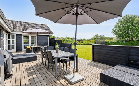 Hakan - 900M from the Sea: Herbe, Maison, Toit, Chalet, Domicile, Arbuste, Ferme, Lot Terre, Zone Rurale