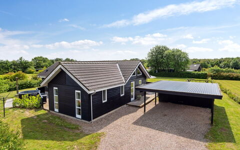 Hakan - 900M from the Sea: Herbe, Maison, Toit, Chalet, Domicile, Arbuste, Ferme, Lot Terre, Zone Rurale