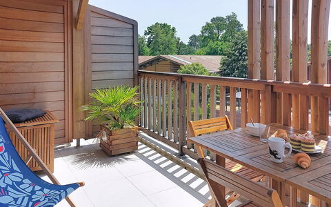 Lit-Et-Mixe 200: Bois, Porche, Meubles, Mobilier De Jardin, Dur, Plate-Forme, Tache De Bois, Chaise, Ombre, Balcon