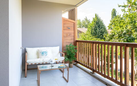 Lit-Et-Mixe 200: Plante, Bâtiment, Propriété, Canapé, Table, Bois, Ombre, Design Intérieur, Mobilier De Jardin, Plante D'Appartement
