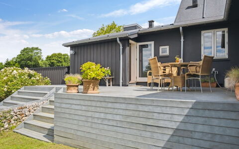 Sten - 30M from the Sea: Meubles, Design Intérieur, Sol, Sol, Plafond, Pièce, Chaise, Table, Appartement, Table Cuisine Et Salle A Manger
