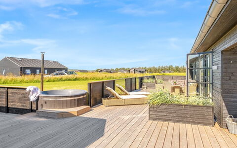 Inola - 2Km from the Sea: Bois, Domicile, Porche, Plate-Forme, Dur, Toit, Tache De Bois, Parquet, Eco Hôtel