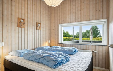 Gloria - 500M from the Sea: Chambre, Bois, Lit, Design Intérieur, Drap De Lit, Literie, Sol, Plafond, Sol, Meubles