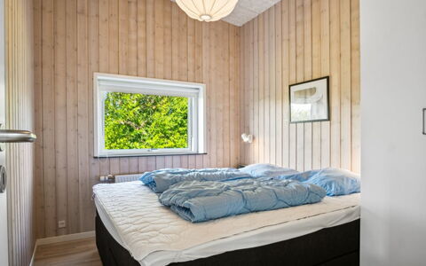 Gloria - 500M from the Sea: Chambre, Bois, Design Intérieur, Lit, Sol, Plafond, Sol, Drap De Lit, Literie, Pièce