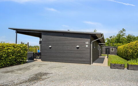 Gloria - 500M from the Sea: Maison, Domicile, Zone Résidentielle, Chalet, Siding, Biens, Allée, Cour