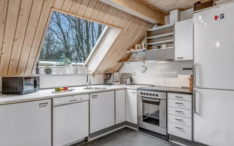 Hera: Cuisine, Appareil De Cuisine, Principaux Appliance, Comptoir, Bois, Cuisinière, Plafond, Gaz Poele, Design Intérieur, Le Fourneau