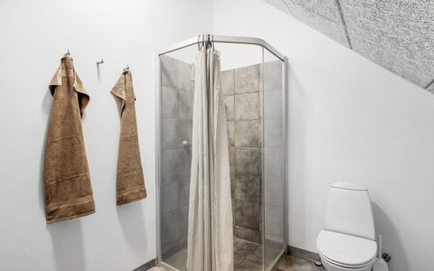 Hera: Sol, Sol, Design Intérieur, Luminaire Plomberie, Plafond, Pièce, Tuile, Plomberie, Salle De Bains