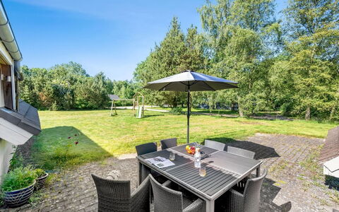 Hera: Arbuste, Chaise, Jardin, Pelouse, Ombre, Aménagement Paysager, Mobilier De Jardin, Cour, Tableau De Plein Air, Arrière-Cour