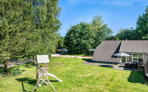 Hera: Arbre, Herbe, Arbuste, Chalet, Maison, Domicile, Lot Terre, Toit, Jardin