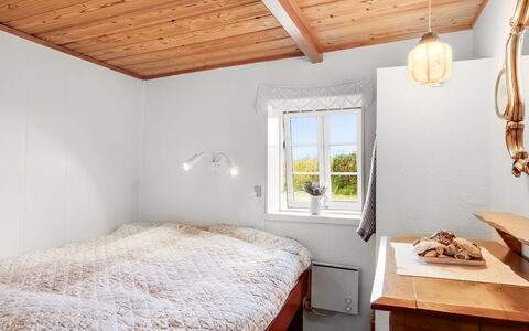 Vili - 100M from the Sea: Mur, Bois, Chambre, Lit, Plafond, Design Intérieur, Sol, Meubles, Domicile, Maison