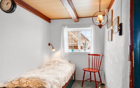 Vili - 100M from the Sea: Mur, Chambre, Design Intérieur, Lit, Bois, Plafond, Sol, Sol, Meubles, Literie