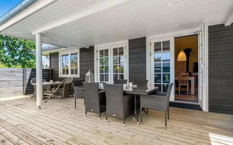 Felicia - 350M from the Sea: Bois, Domicile, Porche, Plate-Forme, Dur, Toit, Tache De Bois, Parquet, Eco Hôtel