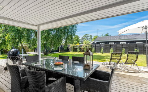 Felicia - 350M from the Sea: Bois, Domicile, Porche, Plate-Forme, Dur, Toit, Tache De Bois, Parquet, Eco Hôtel