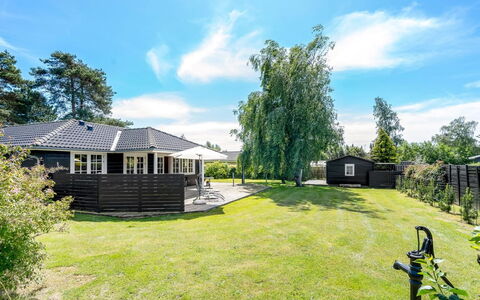 Felicia - 350M from the Sea: Bois, Domicile, Porche, Plate-Forme, Dur, Toit, Tache De Bois, Parquet, Eco Hôtel
