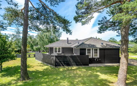 Felicia - 350M from the Sea: Bois, Domicile, Porche, Plate-Forme, Dur, Toit, Tache De Bois, Parquet, Eco Hôtel