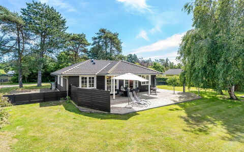 Felicia - 350M from the Sea: Bois, Domicile, Porche, Plate-Forme, Dur, Toit, Tache De Bois, Parquet, Eco Hôtel