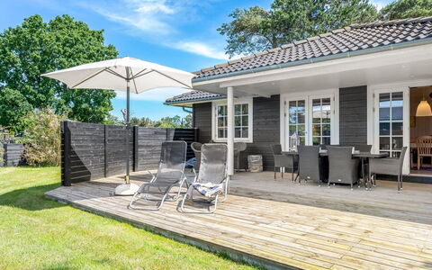 Felicia - 350M from the Sea: Bois, Domicile, Porche, Plate-Forme, Dur, Toit, Tache De Bois, Parquet, Eco Hôtel