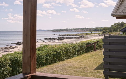 Antim - 10M from the Sea: Bois, Meubles, Appartement, Pièce, Plafond, Tache De Bois, Chaise, Dur, Vernis, Lumber