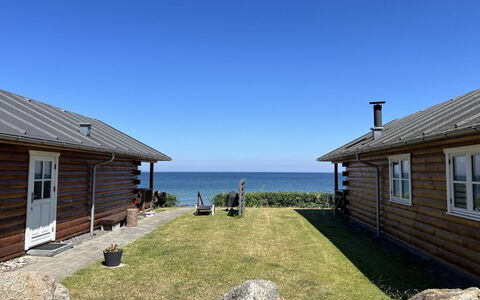 Ghita - 10M from the Sea: Bois, Toit, Architecture, Domicile, Maison, Chalet, Siding, Dur, Pente, Biens