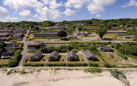 Ghita - 10M from the Sea: Bois, Toit, Architecture, Domicile, Maison, Chalet, Siding, Dur, Pente, Biens