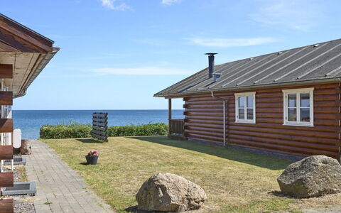 Ghita - 10M from the Sea: Bois, Toit, Architecture, Domicile, Maison, Chalet, Siding, Dur, Pente, Biens