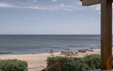 Ghita - 10M from the Sea: Bois, Toit, Architecture, Domicile, Maison, Chalet, Siding, Dur, Pente, Biens