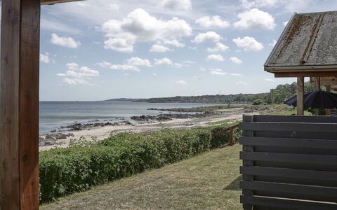 Ghita - 10M from the Sea: Bois, Toit, Architecture, Domicile, Maison, Chalet, Siding, Dur, Pente, Biens