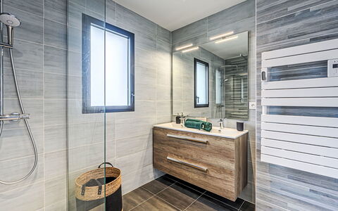 Les Voiles: Sol, Sol, Design Intérieur, Luminaire Plomberie, Armoire De Toilette, Salle De Bains, Composite, Tuile, Plomberie, Robinet
