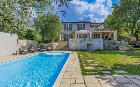 Ardiletta: L'Eau, Plante, Propriété, Nuage, Ciel, Bâtiment, Bleu Azur, Arbre, Piscine, Architecture