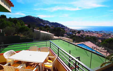Roses 325: Propriété, Ciel, Immobilier, Balcon, Bâtiment, Maison, Vacances, Recours, Loisir, Montagne