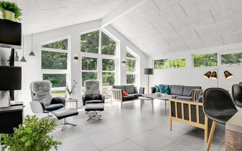 Patrice - 300M from the Sea: Sol, Meubles, Design Intérieur, Sol, Bois, Plafond, Salon, Chaise, Éclairage, Domicile