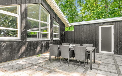 Patrice - 300M from the Sea: Bois, Domicile, Porche, Plate-Forme, Dur, Toit, Tache De Bois, Parquet, Eco Hôtel
