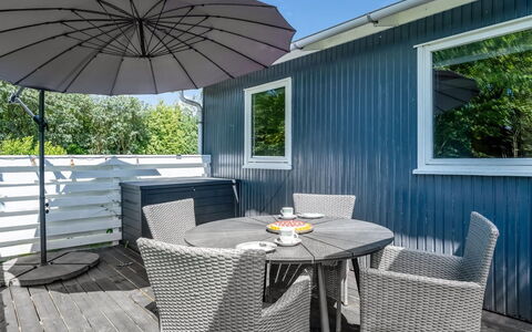 Galt - 500M from the Sea: Meubles, Canapé, Design Intérieur, Sol, Salon, Sol, Throw Pillow, Pièce, Oreiller