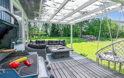 Galt - 500M from the Sea: Meubles, Canapé, Design Intérieur, Sol, Salon, Sol, Throw Pillow, Pièce, Oreiller