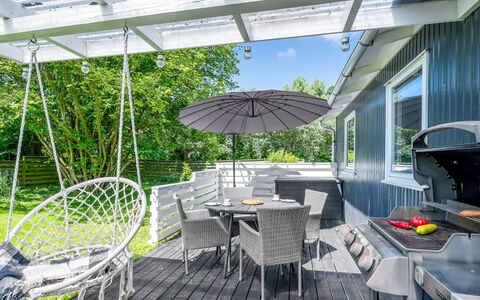 Galt - 500M from the Sea: Meubles, Canapé, Design Intérieur, Sol, Salon, Sol, Throw Pillow, Pièce, Oreiller