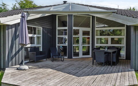 Falka - 300M from the Sea: Bois, Toit, Architecture, Domicile, Maison, Chalet, Siding, Dur, Pente, Biens