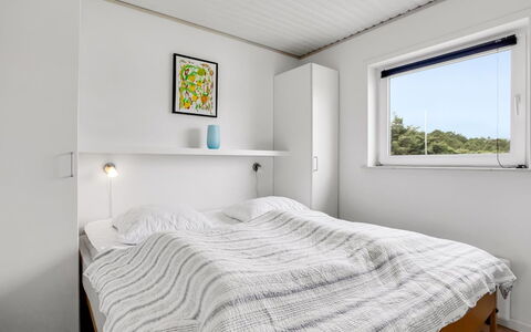 Hejdi - 650M from the Sea: Mur, Chambre, Lit, Design Intérieur, Plafond, Drap De Lit, Sol, Literie, Domicile, Cadre De Lit