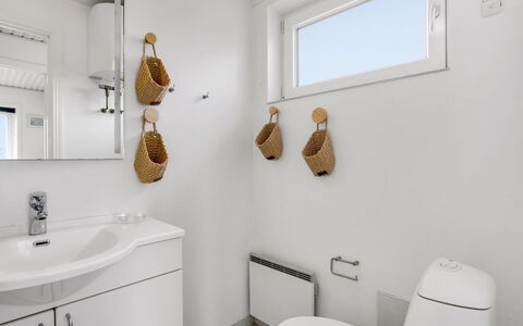 Hejdi - 650M from the Sea: Luminaire Plomberie, Design Intérieur, Mur, Sol, Évier, Sol, Lavabo, Salle De Bains, Toilette, Robinet
