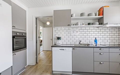 Ancel - 1.5Km to the Fjord: Cuisine, Comptoir, Appareil De Cuisine, Cabinetry, Sol, Design Intérieur, Principaux Appliance, Bois, Sol, Tiroir