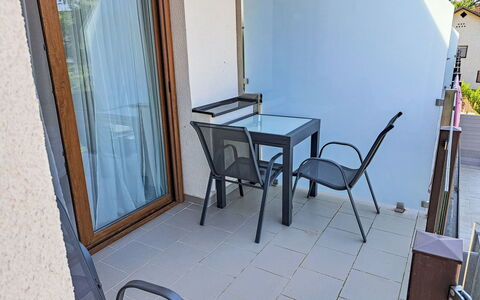 Sunshine View 3: Table, Meubles, Bois, Bâtiment, Chaise, Design Intérieur, Tableau De Plein Air, Mobilier De Jardin, Sol, Sol
